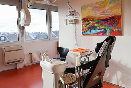 Behandlungszimmer Zahnarztpraxis